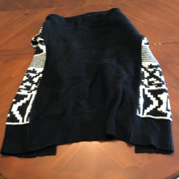 Chunky Mossimo Black and White Patterned Cardigan - Picture 2 of 3